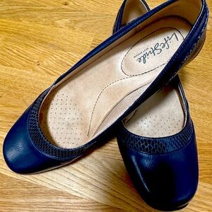 Life Stride Women's Navy Ballet Flats